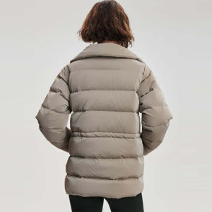 Chaquetas de plumón para mujer de alta calidad para invierno Prendas de abrigo modernas y acogedoras para uso informal y al aire libre Chaquetas acolchadas OEM - Product Image 4