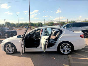 รถยนต์บีเอ็มดับเบิลยู ซีรีส์ 5 รุ่น 550i ปี 2016 แบบ 4 ประตู ซีดาน ภายในสีเข้ม เบาะหนัง ไฟหน้า LED จอสัมผัส พวงมาลัยซ้าย เครื่องยนต์เบนซิน 4 ลิตร เทอร์โบ - Product Image 4