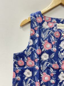 Blouse courte traditionnelle faite à la main, écologique, 100% coton, imprimé floral, style japonais, logo frontal, débardeur cintré, bouton - Product Image 4