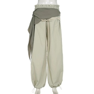 Pantalon cargo extensible taille haute pour femme avec bande rayée, design froncé et poches, fermeture élastique à la taille pour l'été - Product Image 2