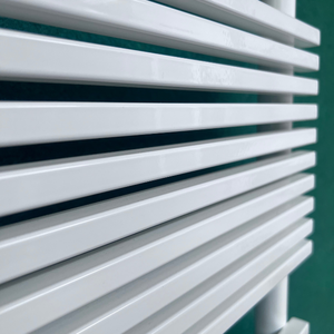 Radiateur à serviettes blanc moderne avec barres horizontales carrées, design élégant en forme d'échelle pour un chauffage efficace de la salle de bain et un séchage des serviettes - Product Image 6