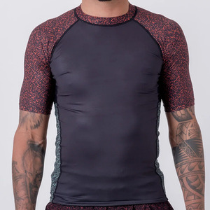 T-shirt de compression à sublimation pour grappling MMA Rash Guard Bjj Rashguard imprimé personnalisé pour hommes Technologie OEM T-shirt à manches courtes - Product Image 1