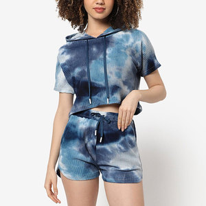 Ensemble de shorts à capuche d'hiver pour femmes élégantes, léger et écologique avec motif solide et logo imprimé - Product Image 1