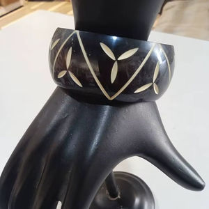 Brazaletes de Resina de Diseño, Estilo Ángel, Elegantes para Uso Diario y de Fiesta, Joyería Artesanal de Resina para Mujeres Modernas - Product Image 1