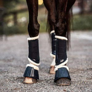 Bottes de brossage pour l'équitation de qualité supérieure avec matériau absorbant les chocs et protection des tendons et des articulations, fabriquées sur mesure au Pakistan - Product Image 3