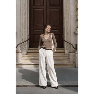 Blouse texturée à col en V et manches longues - Beige - Beige - Product Image 2