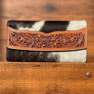 Nouvel arrivage Portefeuille sculpté usiné à la main Étui pour téléphone Portefeuille élégant en fourrure de vachette Multi Utilisations Nouveau design Portefeuille en cuir occidental - Product Image 2
