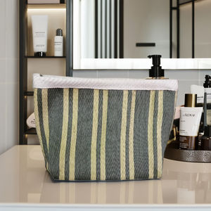 Pochette à main pour femmes à rayures multicolores écologiques Fabriqué en Inde Pochettes à rayures tissées en nylon recyclé en plastique - Product Image 3