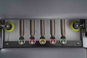 Machine de Pilates Reformer Professionnelle en Aluminium d'Élite avec 5 ressorts en acier japonais à effet de gravité et accessoires complets pour studio et domicile - Product Image 6