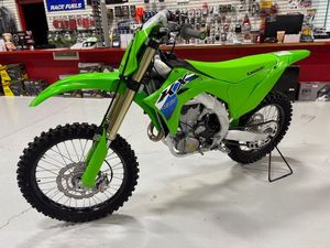 Offre aux enchères – Nouvelles motos KX 450 vertes 2026 avec une puissance de 1001-2000W et une vitesse maximale de >80 km/h – Acompte - Product Image 3