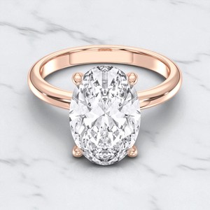 Bague de fiançailles solitaire en Moissanite ovale 4.20 carats E-F/VVS-VS sertie de broches en argent pour femme - Product Image 2