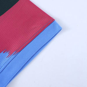 Fabricante de Uniformes de Fútbol Personalizados OEM, Conjunto de Camiseta y Pantalones Cortos Deportivos Ligeros, Transpirables y de Secado Rápido para Entrenamientos y Partidos - Product Image 3