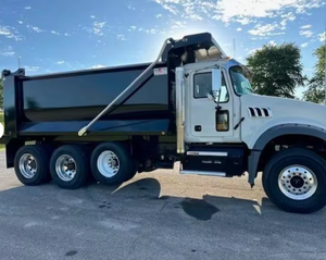 Camión Volquete Usado Económico 2021 2022 Granite 64FR de Tres Ejes MP8 455HP Automático - Product Image 2