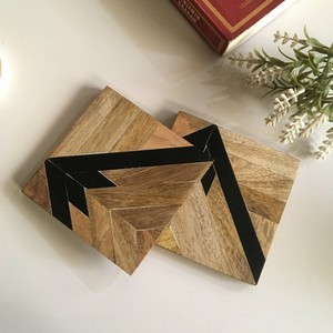 Dessous de verre en bois de noyer noir et époxy faits à la main Dessous de verre carrés en bois d'acacia multifonctionnels faits à la main - Product Image 4