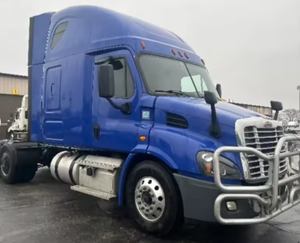 Camions Freightliner Cascadia 113 Sleeper d'occasion 2022 2019, semi-remorques avec cabine de nuit, toit moyen de 60 pouces, 450 CV, transmission automatique - Product Image 1