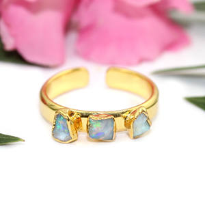 Bague pierre de naissance bague réglable en or opale australienne brute naturelle galvanisée - Product Image 1