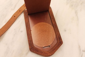Étiquette de bagage en cuir véritable LLT-0008B personnalisable à la mode nouveau souvenir de voyage avec boucle en métal Logo pour bagages et cadeaux - Product Image 4