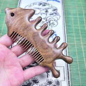 Peine de Masaje de Madera Natural Hecho a Mano, Antiestático, de Dientes Anchos, Herramienta de Masaje para el Cuero Cabelludo para el Cuidado del Cabello Saludable - Product Image 1