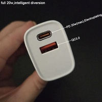 Güncellenmiş Sürüm Güvenlik Onayları 1C1A USB C ve USB Çıkışları PD 20w Çift Portlu Şarj Cihazları Başlıkları