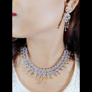 Ensemble de boucles d'oreilles collier ras du cou en laiton unique fait à la main avec des pierres AD pour les mariages fiançailles anniversaires fêtes grande idée cadeau - Product Image 1