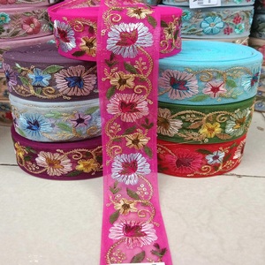 Cordones bordados hechos a medida hechos con coloridos Bordados florales para usar como bordes y adornos - Product Image 3