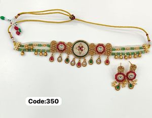 Ensemble de colliers en perles à double couche charmant avec finition dorée pour les mariages indiens, les demoiselles d'honneur et les fêtes de fiançailles - Product Image 4