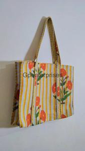 Bolso grande de verano hecho a mano de algodón para mujer, accesorio de moda con estampado de flores de estilo floral acolchado, regalo de verano para ella - Product Image 2