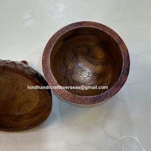 Verre à shot en bois en forme de gland avec couvercle, fabriqué en bois naturel (acacia ou mangue), idéal pour une utilisation alimentaire et comme verre à eau. - Product Image 5