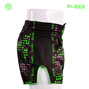 Short de kickboxing Muay Thai en polyester 100% de haute qualité, fente latérale confortable de 4 pouces pour adultes pour MMA et boxe - Product Image 5