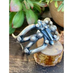 Brazalete Cruzado de Plata de Ley de Chimney Butte, Accesorio de Moda - Product Image 3
