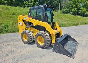 Livraison gratuite Chargeuse sur pneus CATERPILLAR 236D3 avec cabine EROPS, chauffage et climatisation. Accouplement rapide. Chargeur sur pneus auxiliaire hydraulique - Product Image 4