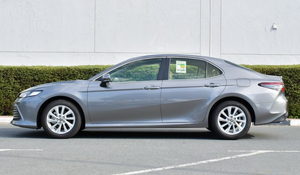 Camry LE AWD Híbrido Sedán 2020 Usado con Asientos de Cuero, Control de Crucero Adaptativo, Transmisión Automática, Cámara de 360°, Euro5 - Product Image 4