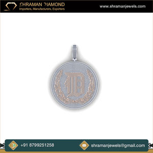 Calidad Superior hecho a mano 3,3 CTS 925 Plata personalizada Icy Old English D Crest dos tonos Moissanite diamante colgante Unisex regalo 24g - Product Image 2