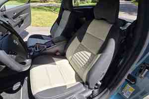 SUV C30 T5 R-Design 2024, 1-25000 milles, automatique, jantes R18, conduite à gauche, sièges en cuir, climat chaud, peu modifié - Product Image 4