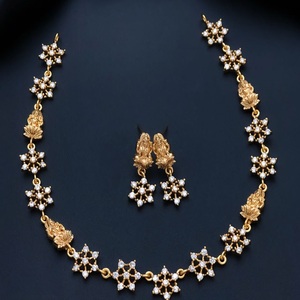 Conjunto de Collar y Aretes de Lujo Real de Primera Calidad Chapado en Oro con Piedra AD con Acabado Mate para Compromiso y Boda para Mujer - Product Image 1