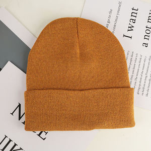 Gorro de invierno tejido, cálido, suave y acogedor, forrado de lana, ajustable, elegante, para uso diario en climas fríos. - Product Image 3