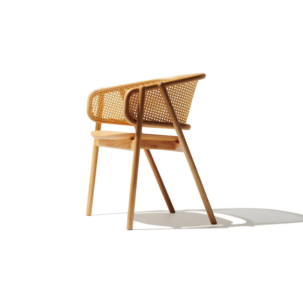 สีน้ำตาลอมเหลือง