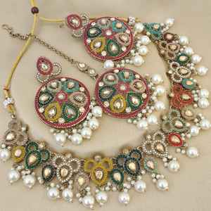 El conjunto de joyería india tradicional Premium para mujer incluye collar, pendientes y Maang Tikka, ideal para bodas y festivales - Product Image 2