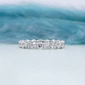 Bague éternelle en diamant rond cultivé en laboratoire certifié IGI 3,80 carats D-E-F VVSVS - Product Image 1