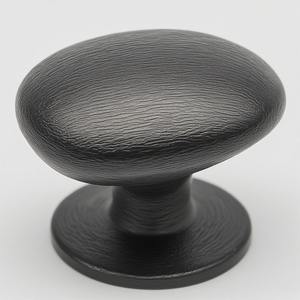 Bouton de porte en fer fabriqué à la main avec une forme inégale et une finition mate conçue pour les portes intérieures décoratives - Product Image 5