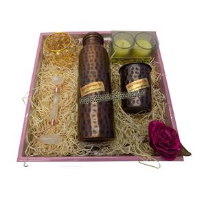 Vente en gros de panier cadeau imprimé de haute qualité plateau carré en bois avec bouteille en verre et bougie de guérison parfait pour les cadeaux - Product Image 1