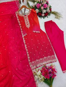 Conjunto de Kurti de Diseño Moderno en Seda Chinon con Bordado y Lentejuelas, para Fiestas, Largo hasta la Rodilla, de FabZone - Product Image 4