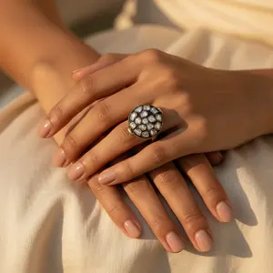 Anillo de Joyería de Moda con Incrustaciones de Diamantes y Oro de 18K, Ajustable - Product Image 3