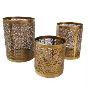 Portavelas Votivo de Hierro Negro Ornamentado con Detalles Florales, Colores Personalizables, Efecto de Iluminación Suave para Navidad, Ambiente Interior Tranquilo - Product Image 3