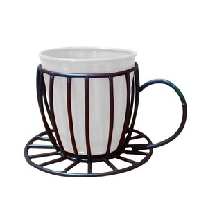 Mini jardinières exclusives en métal rehaussent votre espace avec des designs tendance jardinières suspendues pour balcon salon - Product Image 1