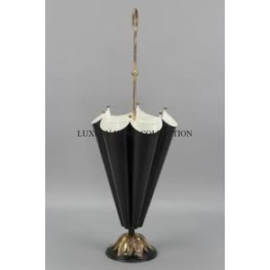 Beau porte-parapluie en rotin antique avec des gravures artistiques et une silhouette classique pour des accents de foyer charmants - Product Image 3