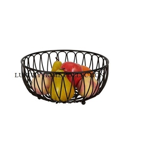 Cesta de frutas de metal tejida a mano con una estructura duradera hecha para durar a través del uso diario frecuente - Product Image 3