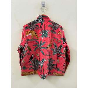 เสื้อแจ็คเก็ตกำมะหยี่พิมพ์ลายแบบกลับด้านได้ Jungle Durbar ผ้าซาตินสีคอรัลโรส ผ้าลินิน ไนลอน โพลีเอสเตอร์ ผ้าฝ้าย สำหรับฤดูใบไม้ผลิและฤดูร้อน - Product Image 4