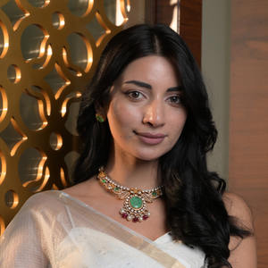 Ensemble de bijoux de mariée traditionnels en argent 925 Regal Gulabi Bagh Gajaah avec saphir rose, polki, diamant et émeraude pour femmes - Product Image 1