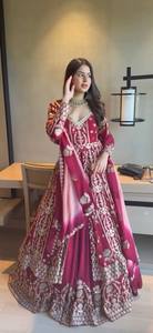 Ensemble de robe en tissu brodé de style Empire vintage élégant très demandé, avec dupatta assorti pour les mariages et les festivals - Product Image 2